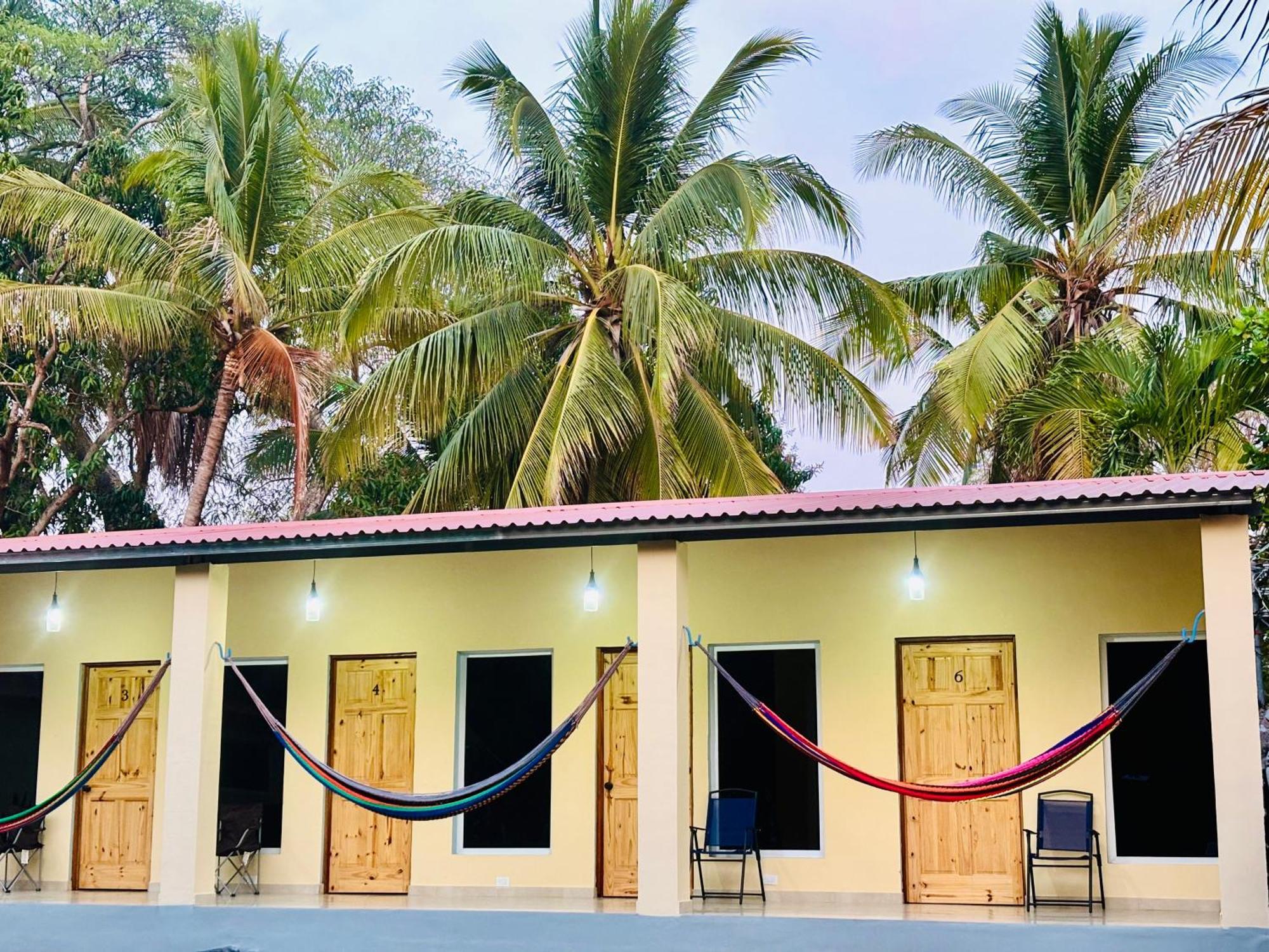 Hostal Camila'S Tamanique Eksteriør billede