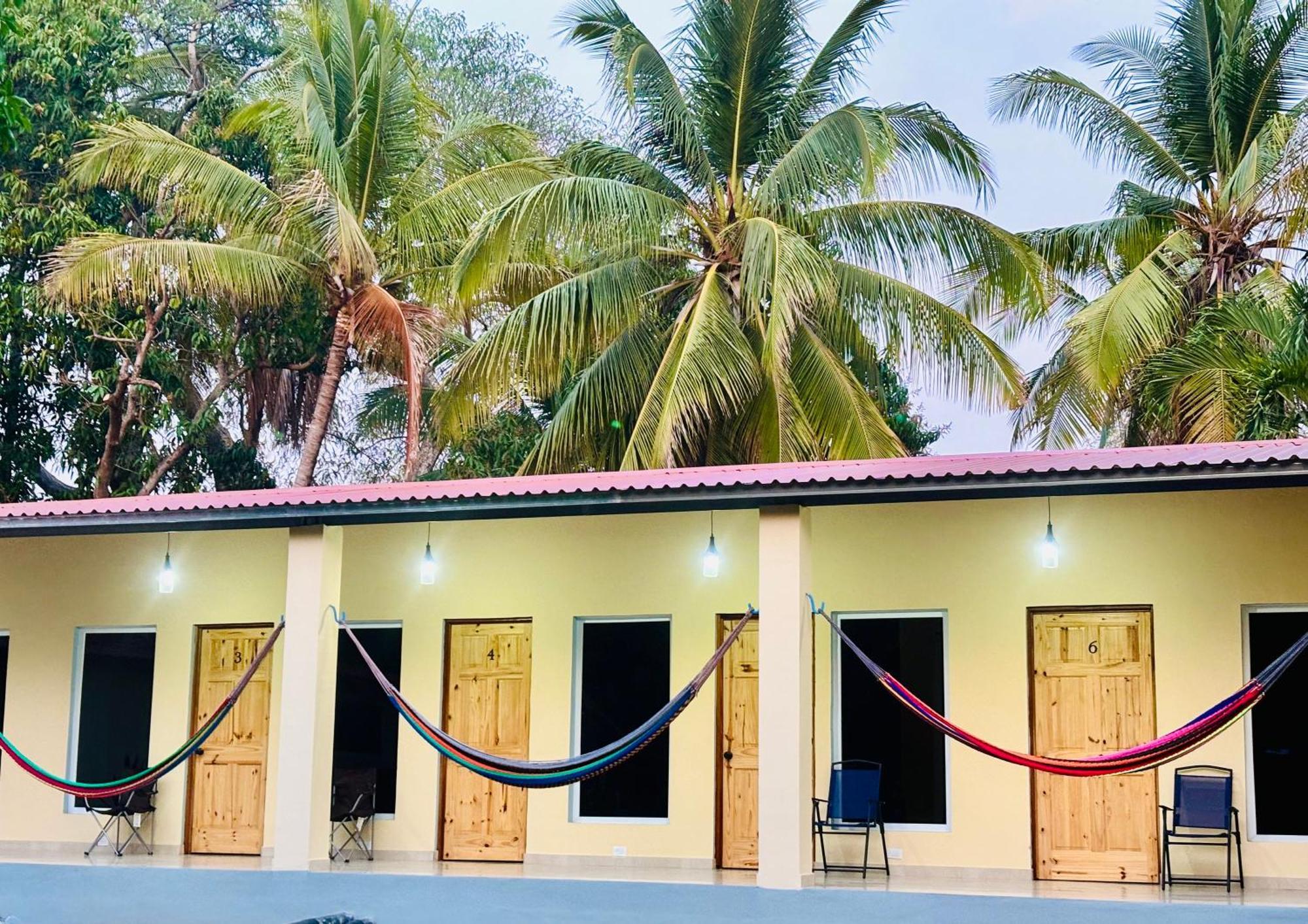 Hostal Camila'S Tamanique Eksteriør billede